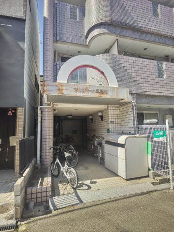 クリオコート寝屋川のエントランス|毎日通るエントランスはこのようになっています