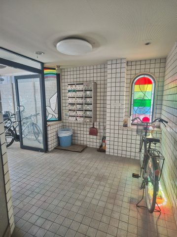 クリオコート寝屋川のロビー|落ち着いたロビーです