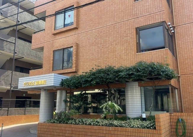 【現況写真】 | ダイアパレス相模原Ⅱ | 道幅が広い場所は日当たりや風通が良好です。幅が広いのですれ違いも可能ですし大きな車でも駐車可能！一方で、大型車が通ることも多くなるため交通量の増加により騒音に繋がります。また土地の値段が高くなります。