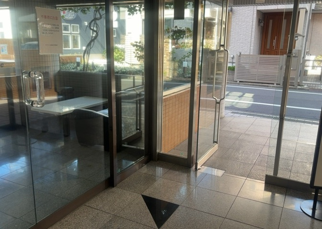 【内装】 | ダイアパレス相模原Ⅱ | 共有部分は、住民なら誰もが使える設備のこと。例えば駐車場やエレベーター、インターネット設備、セキュリティ設備などがあります。他にも、マンションの廊下・外部階段やエントランス・ゴミ置き場などがあります。