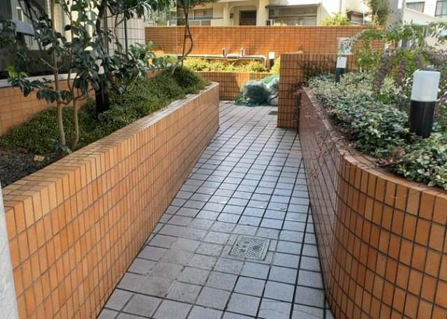 【内装】 | ダイアパレス相模原Ⅱ | 共用部分は、一棟の建物に住む区分所有者全員が共同で所有するとし、共用部分の管理、補修などは、区分所有者で形成される管理組合が行います。個人の判断で勝手に変更することはできませんので覚えておきましょう。