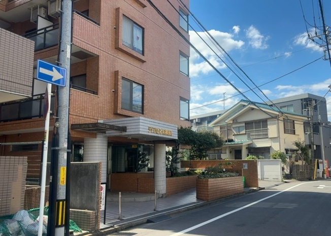 【外観】 | ダイアパレス相模原Ⅱ | 外観はマンション管理がされているかの目安になります。築年数が古いと、壁面は劣化してひび割れが生じることも！建物が古びていても細かいところが修繕されていると、きちんと管理されているなぁと感じるでしょう。