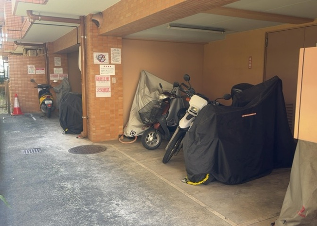 【駐車場】 | ダイアパレス相模原Ⅱ | 車一台あたりに必要なスペースは、標準サイズの普通自動車で横幅2m50cm、長さ5mは必要になります。ただし、乗降のことも考慮して横幅3m30cm、長さ5m50cmほどは確保できるところを選びましょう。