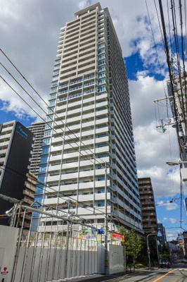 【外観】 | パークタワー梅田 | 2013年建築、31階建ハイブリッド免震タワーマンション