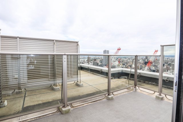 【バルコニー】 | パークタワー梅田 | LDからルーフバルコニーへも出られます♪