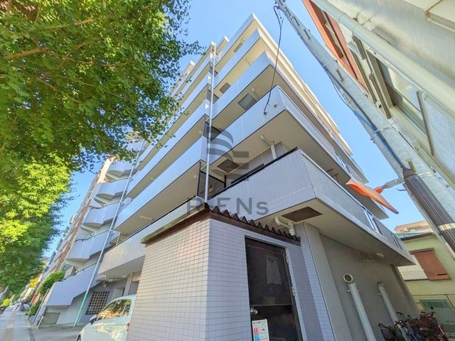 【外観】 | セザール上板橋 | 光を受けて輝くファサードが、訪れる人を優しく迎える