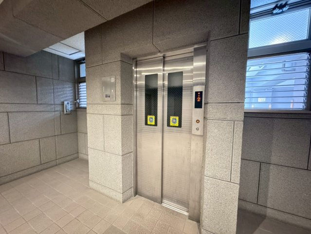 地下鉄『五条』駅まで徒歩３分☆全居室６帖以上の３ＬＤＫ☆リフォーム完了の美室☆アベルティ室町五条のその他共用部分|エレベーター