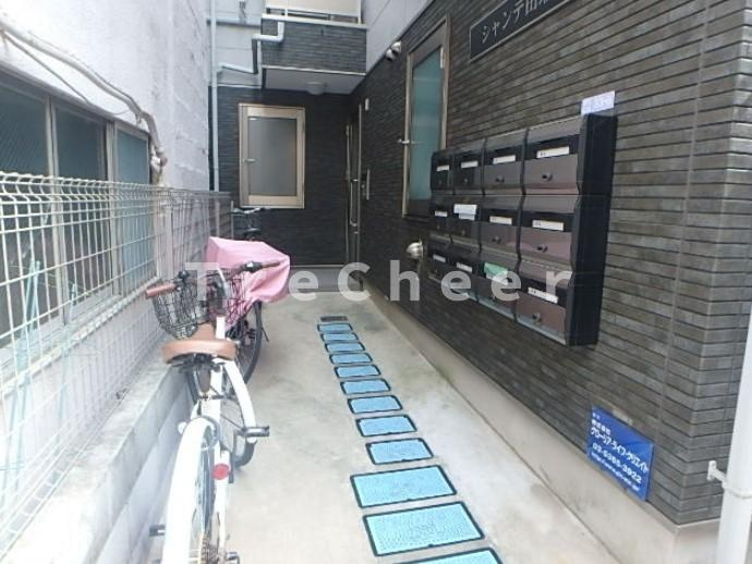 シャンテ田端のエントランス