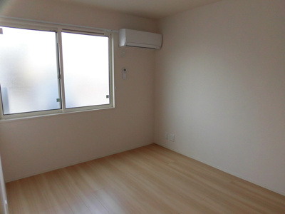 【洋室】 | ディアコートやまが | ゆったりした洋室です