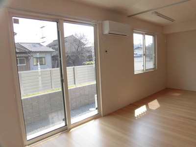 【内装】 | ディアコートやまが | 明るい色調の室内です