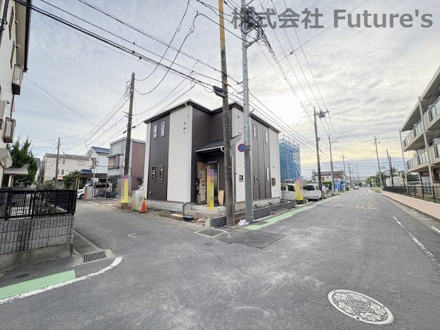 三郷市鷹野4丁目　新築戸建　全2棟　B号棟の前面道路含む現地写真|前面道路含む現地写真です。