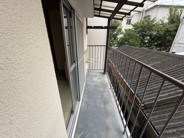 大黒町１丁目貸家のバルコニー