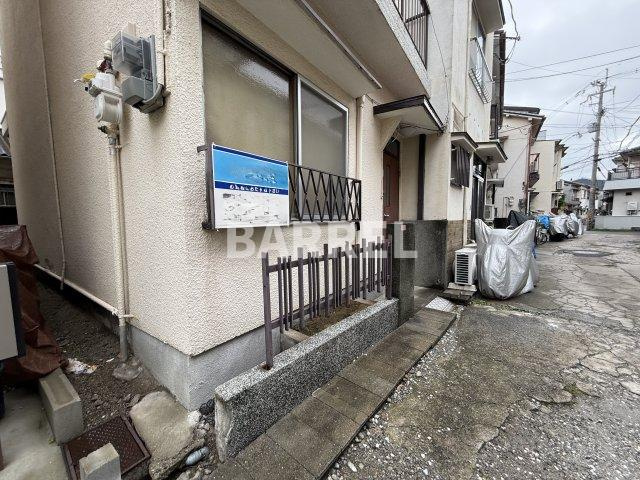 大黒町１丁目貸家のエントランス