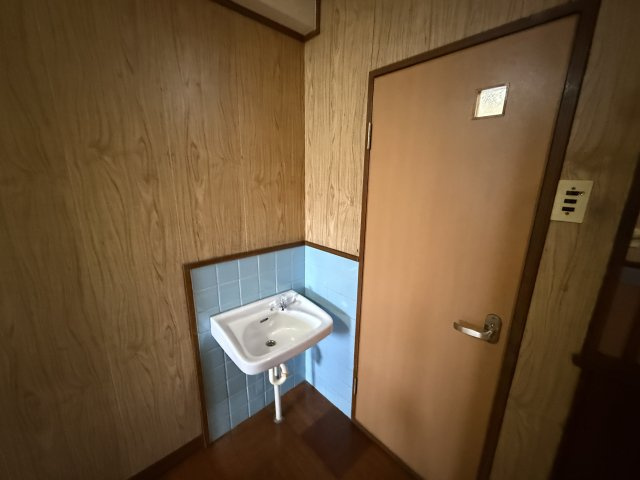 永田マンションの独立洗面台