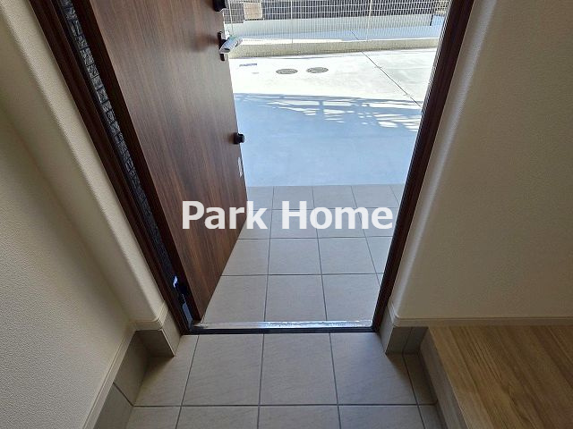 高知市福井町 -B号地- 新築戸建ての玄関