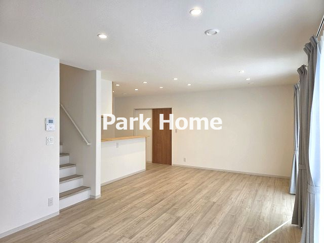 高知市福井町 -B号地- 新築戸建ての居間・リビング