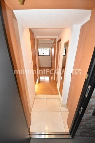 リーガル四ツ橋筋の玄関