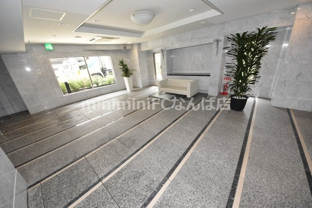 リーガル四ツ橋筋のエントランス