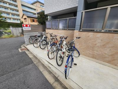 フラッティ天神川三条の駐車場|駐輪スペース
