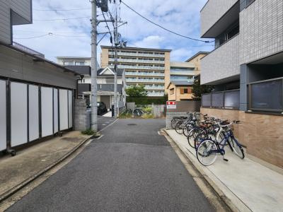 フラッティ天神川三条の周辺|前面道路