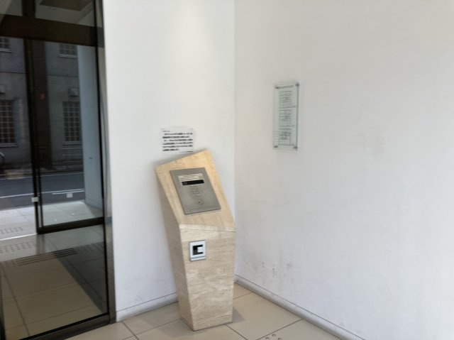 ローレルコート御所南のエントランス