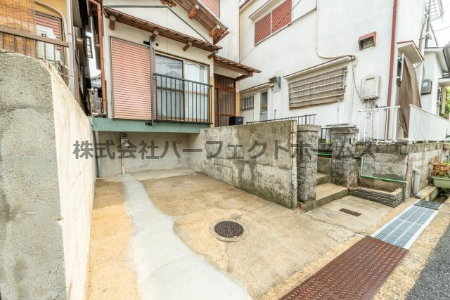 八幡市橋本糸ヶ上戸建　賃貸の駐車場|駐車スペースもあります