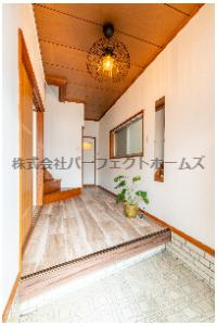 八幡市橋本糸ヶ上戸建　賃貸の玄関|収納もある玄関です