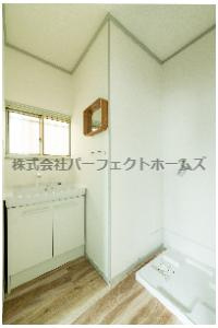 八幡市橋本糸ヶ上戸建　賃貸の独立洗面台|朝の身支度には欠かせない独立洗面化粧台