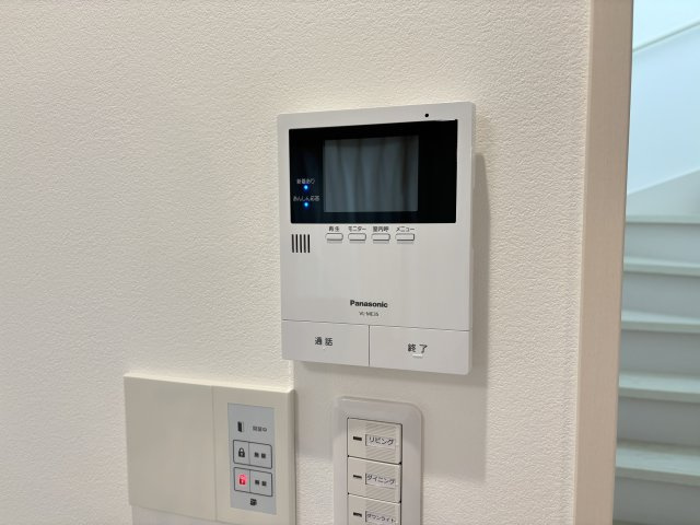 中古戸建　相田4丁目のセキュリティ|来客の確認はもちろん、セキュリティ面も安心のTVモニター付きインターホン。
