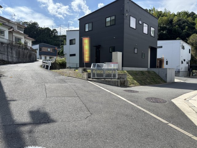 中古戸建　相田4丁目の前面道路含む現地写真