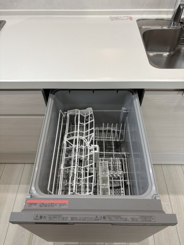 中古戸建　相田4丁目の設備|食器洗いは食洗機におまかせ！家族との団らんや、趣味の時間が増え、暮らしがもっと豊かになります。