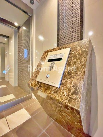 プレサンス金山デュアルのエントランス