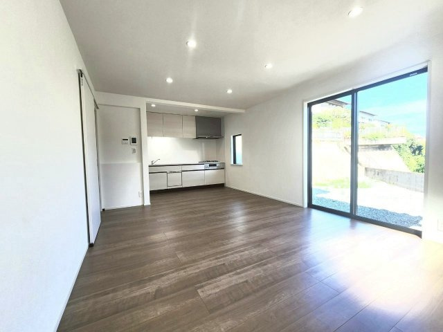 RESET HOUSE－リセットハウス－小倉南区葛原本町3丁目の居間・リビング|♪オープンキッチンでリビングも広々♪
【小倉南区・リノベーション中古戸建】