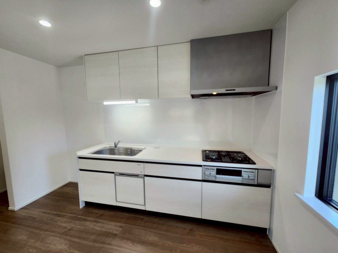 RESET HOUSE－リセットハウス－小倉南区葛原本町3丁目のキッチン|食洗器付きのシステムキッチンを採用♪
【小倉南区・リノベーション中古戸建】