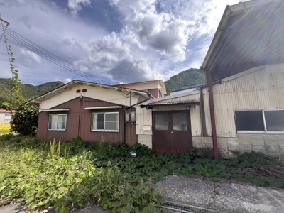 【庭】 | 西脇市高嶋町 貸倉庫