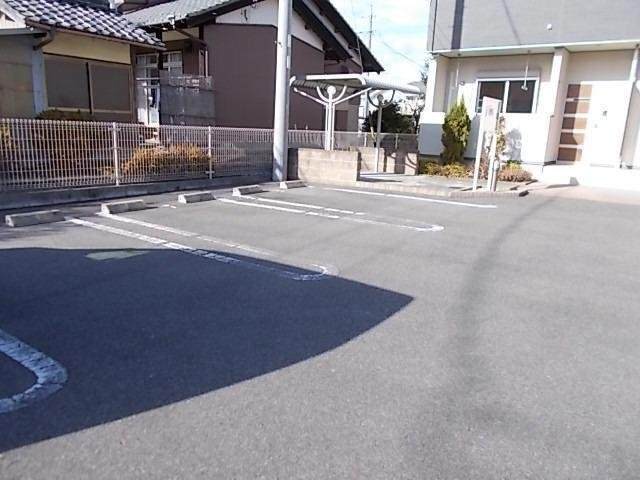 サンセールの駐車場