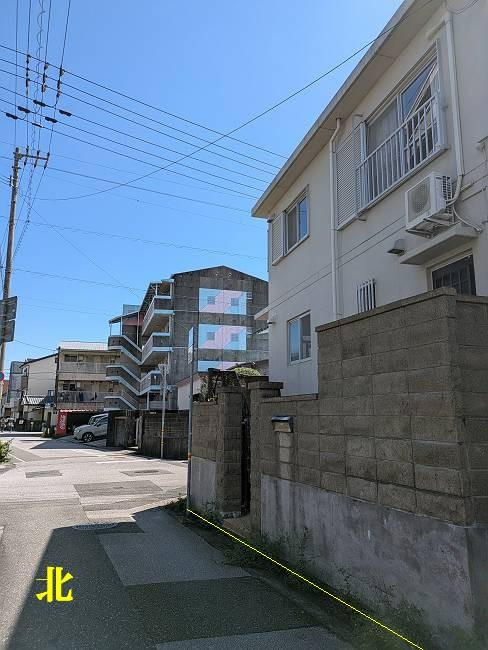 高知市愛宕3丁目　中古戸建ての前面道路含む現地写真