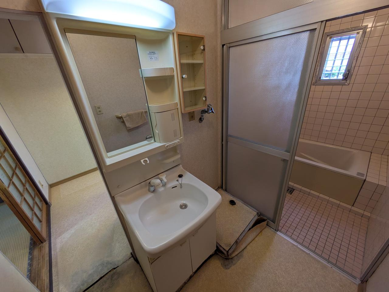 高知市愛宕3丁目　中古戸建ての洗面所