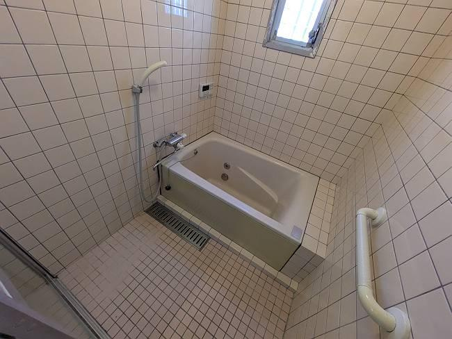 高知市愛宕3丁目　中古戸建ての浴室