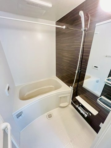 ヒカルサ明石硯町の浴室