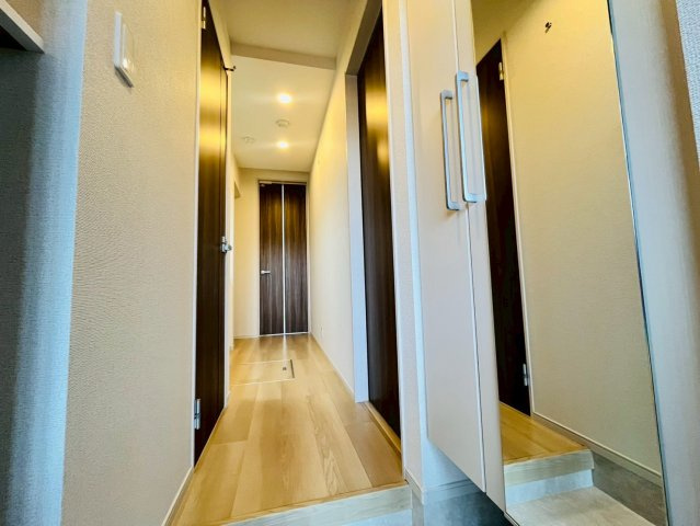 ヒカルサ明石硯町の玄関