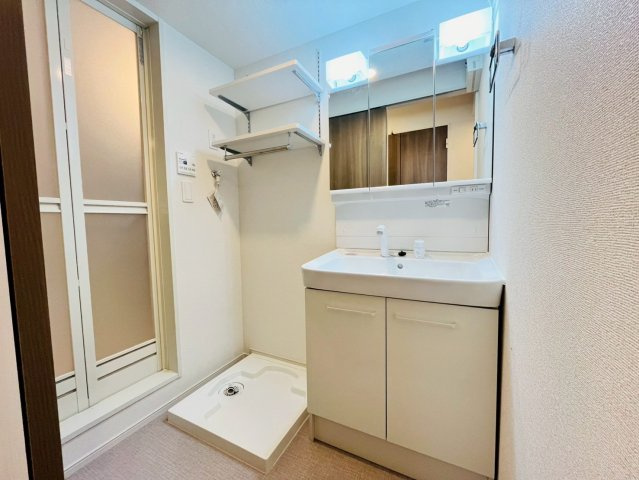 ヒカルサ明石硯町の洗面所