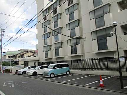 古江西町パークマンションの駐車場