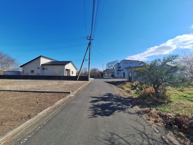高崎市下佐野町売土地 区画①の前面道路含む現地写真|西道路