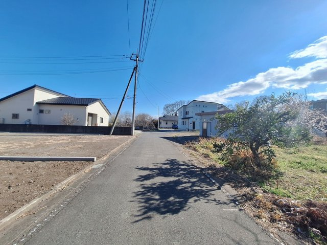 高崎市下佐野町売土地 区画①の前面道路含む現地写真|西道路