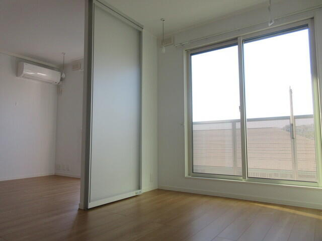 ポミエ川崎の居間・リビング