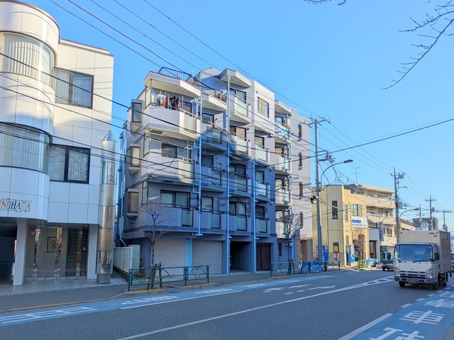 【外観】 | セザール上井草 | 光を受けて輝くファサードが、訪れる人を優しく迎える