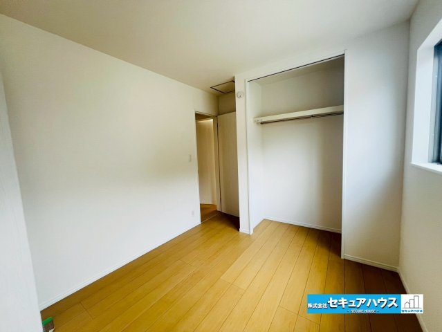 【今からご案内可能】刈谷市沖野町一丁目 全2棟の洋室|【洋室5.25帖】
◆広々とした居住空間は日々の暮らしを彩り、心のやすらぎと満足感を与えてくれます。通風と採光を考慮した設計は子供たちはのびのび育ち、家族でくつろぎと団らんを生み出します。　　　　　　
