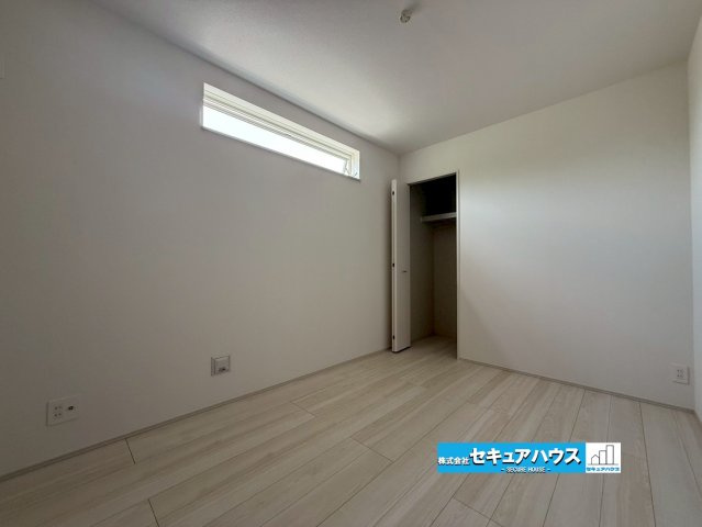 【今からご案内可能】刈谷市沖野町一丁目 全2棟の内観：施工例|【洋室イメージ】
◆家族一人ひとりの大切なプライベート空間。趣味に合わせて使って頂けるようシンプルに仕上げてあります。暮らし心地を大きく左右する収納を、適材適所に配置し使い勝手を考慮しました。　