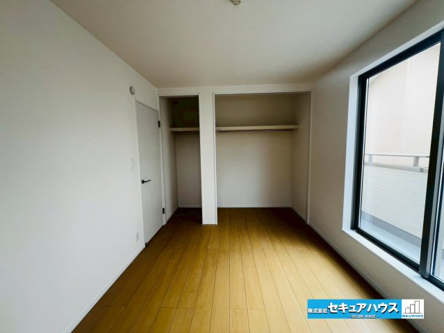 【今からご案内可能】刈谷市沖野町一丁目 全2棟の洋室|【洋室6帖】
◆お子様のお部屋や主寝室、来客時の宿泊室、趣味のお部屋としてもご利用いただけます♪
◆全居室収納付きのため各居室ごとにお洋服や荷物を収納することが出来ます。　　　　　　　　　　　　　　　